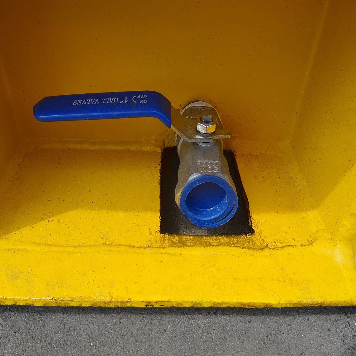 8’ Containment Cube - Charlie Container Crew Pty Ltd