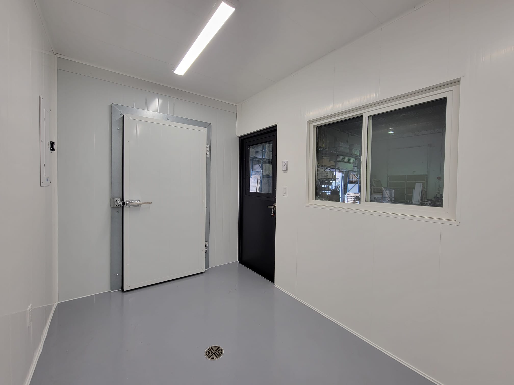 Food Processing Unit With Walk in Cooler - Charlie Container Crew Pty Ltd